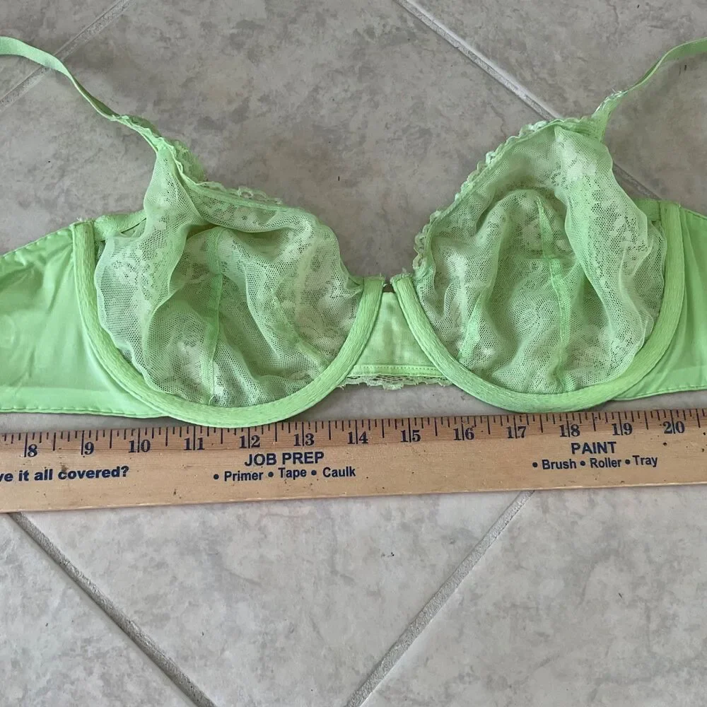 Victoria's Secret VERY SEXY Unlined Floral laced green Demi Bra. Sz 36D